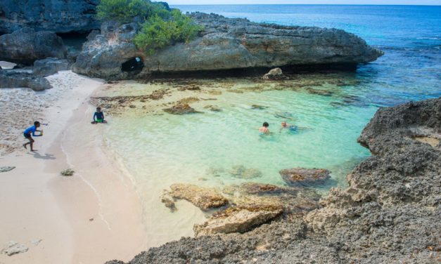 La plage du trou à Man Louis